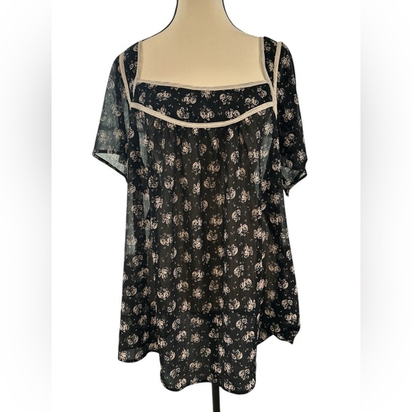 Torrid Elegant Black Floral Women's Top - Picture 1 of 8
